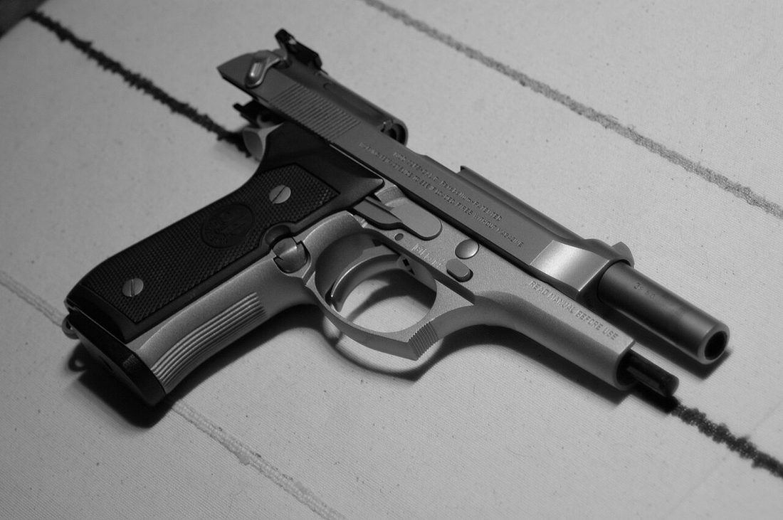 Beretta 92FS (right).jpg