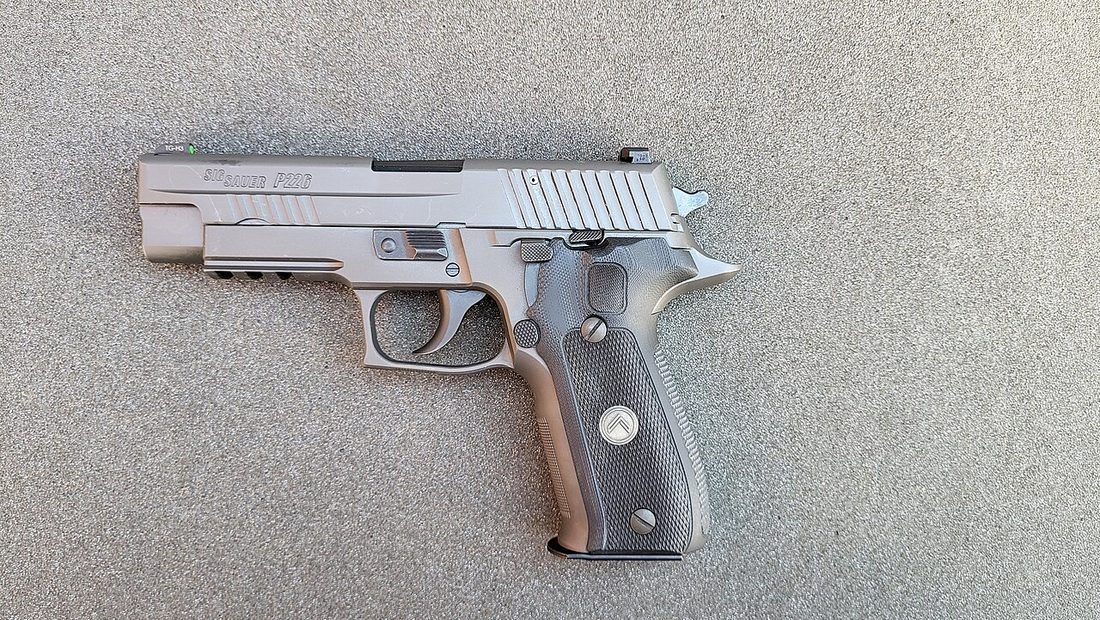 Sig Sauer P226 Legion 1.jpg
