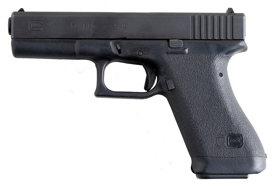 Glock 17 (6825676904) без фона.jpg